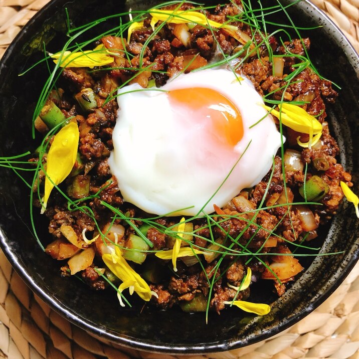 フェンネル入りのスパイス肉味噌丼